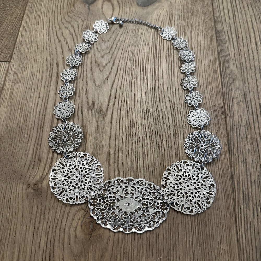 Silver Colored Necklace with spring clasp